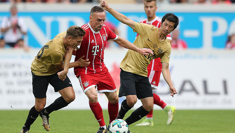 Schon während der Partie zeigte Franck Ribéry, was er so drauf hat, verwandelte schließlich einen direkten Freistoß zum 4:1-Endstand.