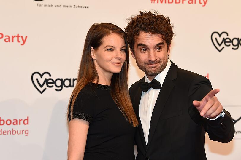 tel :	
Yvonne Catterfeld mit Oliver Wnuk