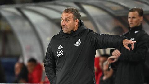 Trotz des guten Starts unter Trainer Hansi Flick glauben einer Umfrage zufolge nur drei Prozent an einen Titelgewinn der DFB-Elf in Katar.