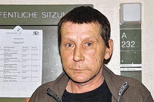 Johann R. (48) muss wegen Drogenplantage auf seinem Balkon in Haft.