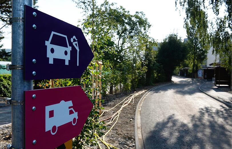 Irres Projekt in Zürich: In sogenannten Sex-Boxen gibt es jetzt spezielle Dienste nur für Autofahrer. Die Regeln für die Nutzung der Carports stehen auf Piktogrammen.