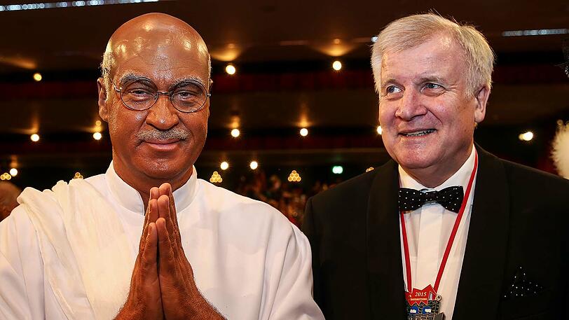 Die Faschings-Ideen gehen ihm offenbar nicht aus. Aus als Mahatma Gandhi, ...