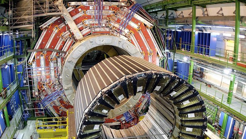 Ein riesiger Magnetkern im europäischen Teilchenforschungszentrum CERN bei Genf. Ein riesiger Magnetkern im europäischen Teilchenforschungszentrum CERN bei Genf.
