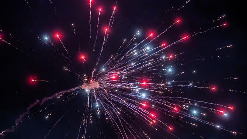 Wegen der Trockenheit entfällt das Feuerwerk am Dachauer Volksfest. (Symbolbild) Wegen der Trockenheit entfällt das Feuerwerk am Dachauer Volksfest. (Symbolbild)