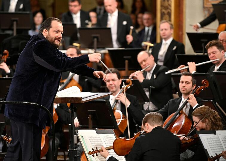 Andris Nelsons dirigiert die Wiener Philharmoniker.