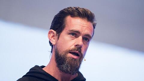 Twitter-Chef Jack Dorsey überdenkt nach Druck von Investoren seine Absicht, ein halbes Jahr lang von Afrika aus zu arbeiten.