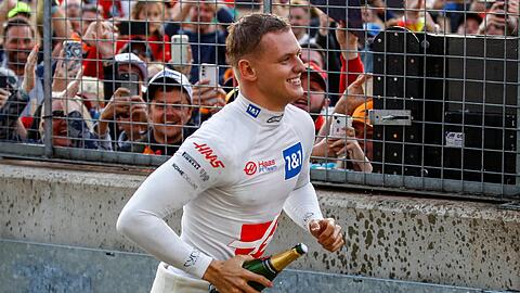 Mick Schumacher hat in Silverstone die ersten WM-Punkte seiner Formel-1-Karriere eingefahren.