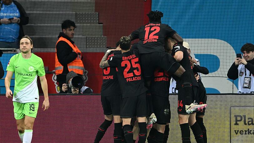 Leverkusen bleibt dank des Sieges gegen Wolfsburg zehn Punkte vor den Bayern.