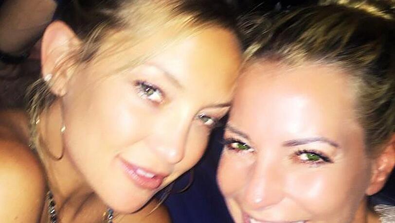 Ein bisschen verwackelt, aber gut zu erkennen: Kate Hudson und Giulia Siegel machen Berlin unsicher Ein bisschen verwackelt, aber gut zu erkennen: Kate Hudson und Giulia Siegel machen Berlin unsicher