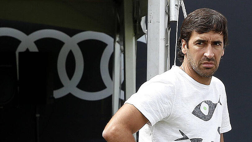16 Jahre spielte Raúl (1994 bis 2010) bei Real Madrid und gewann mit den Königlichen sechsmal die spanische Meisterschaft sowie viermal den Pokal.