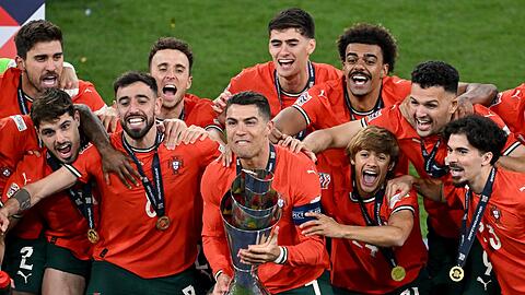 Cristiano Ronaldo (M.) genoss Portugals Triumph bei der Nations League sichtlich.