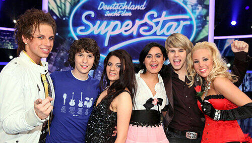 Der Cast der 2009er-Staffel war bunt! Ganz li. steht Benny Kieckhäben (damals 19), neben Dominik Büchele (hier 18), Sarah Kreuz (hier 19), Vanessa Neigert (hier 16), Daniel Schuhmacher (hier 21) und Annemarie Eilfeld (hier 18).