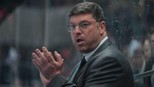 Applaus! Der EHC sicherte sich die Dienste von Pat Cortina bis 2012. Applaus! Der EHC sicherte sich die Dienste von Pat Cortina bis 2012.