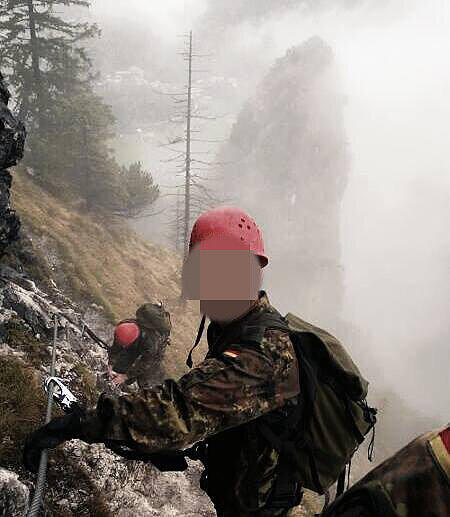 Als Hobbys führt der 20-Jährige Klettern und Bergsteigen an.