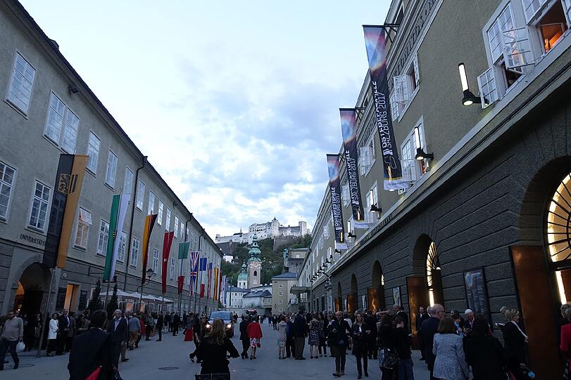 Die Hofstallgasse vor dem Großen Festspielhaus.
