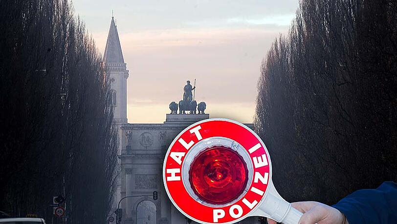 Der Italiener wurde mit über hundert Sachen geblitzt. Der Italiener wurde mit über hundert Sachen geblitzt.
