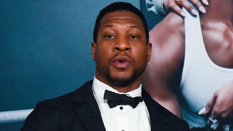 Jonathan Majors ist bereits wegen Körperverletzung und Belästigung von Ex-Freundin Grace Jabbari verurteilt.