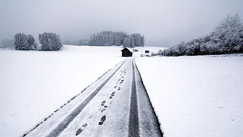 In den kommenden Tagen fällt auch in den niedrigeren Lagen des Freistaats Schnee.
