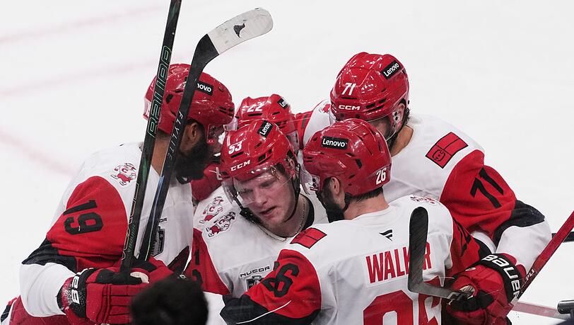 Die Carolina Hurricanes haben zum zweiten Mal den Stanley Cup gewonnen. Die Carolina Hurricanes haben zum zweiten Mal den Stanley Cup gewonnen.