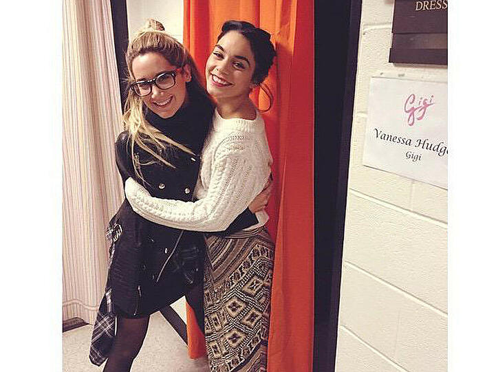 Ashley Tisdale (l.) und Vanessa Hudgens haben sich lieb