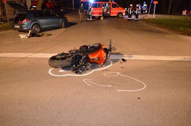 In Pullach ist ein Motorradfahrer nach einem Unfall ums Leben gekommen. Die Bilder.