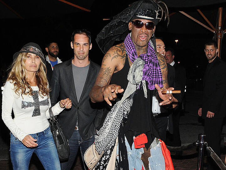 Dennis Rodman (vorne rechts), hier auf einer Veranstaltung im Oktober 2014, war wohl auch am vergangenen Wochenende in Feierlaune