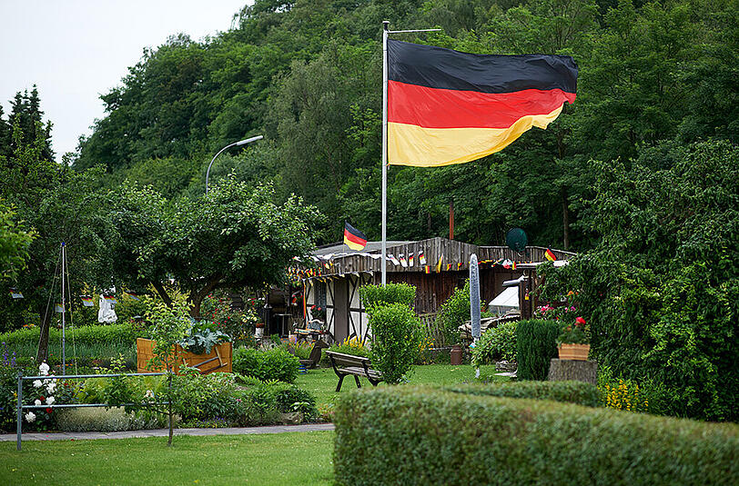 Die beiden Senioren gerieten in einem Schrebergarten aneinander.