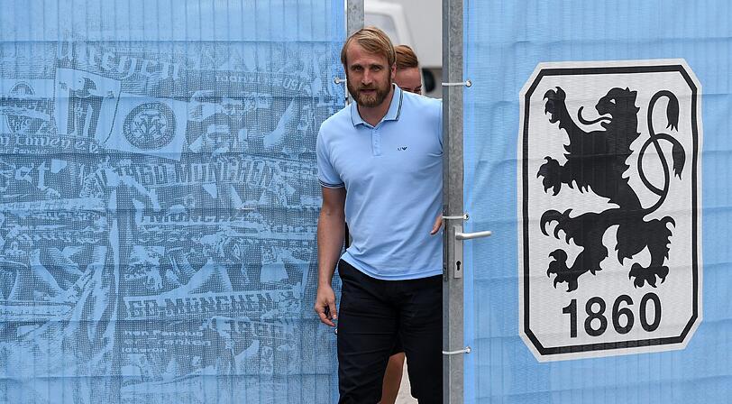 Löwen-Coach Daniel Bierofka auf der Pressekonferenz an der Grünwalder Straße.