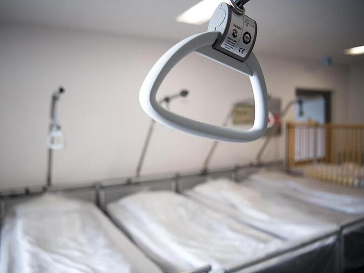 Laut RKI gibt über 20.000 Coronavirus-Fälle bei Mitarbeitern von Kranken- und Pflegeeinrichtungen.