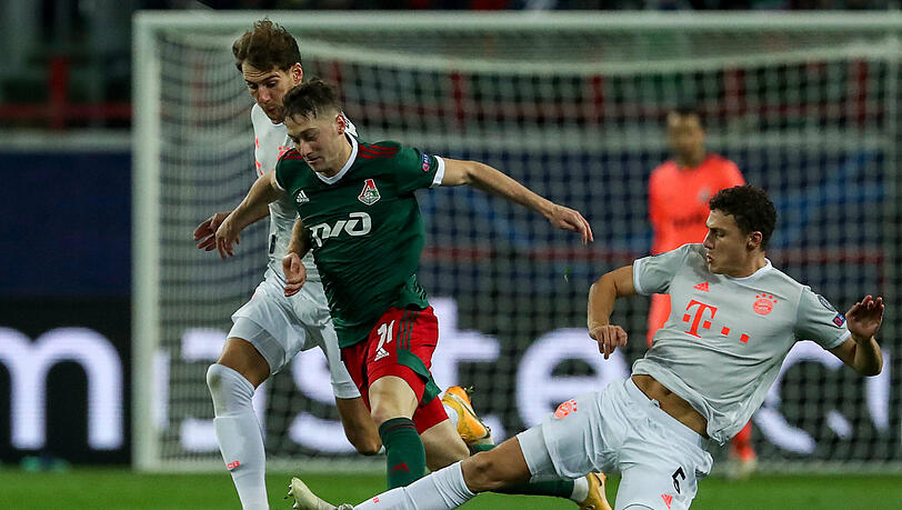 Leon Goretzka und Benjamin Pavard im Zweikampf mit Moskaus Anton Miranchuk. Leon Goretzka und Benjamin Pavard im Zweikampf mit Moskaus Anton Miranchuk.
