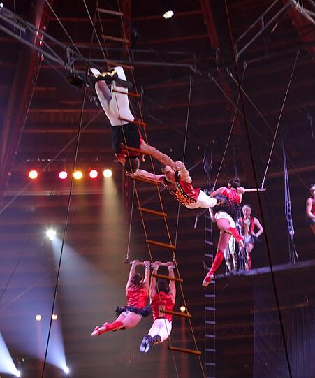 Die großartigen Flying Tabares fliegen mit Tempo durch die Luft.
