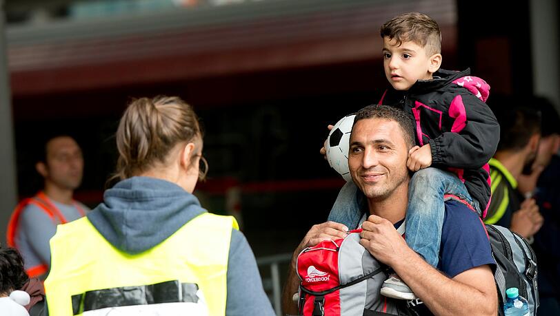 Ohne die vielen Helfer wäre der Flüchtlingsansturm für München nicht zu bewältigen. Ohne die vielen Helfer wäre der Flüchtlingsansturm für München nicht zu bewältigen.