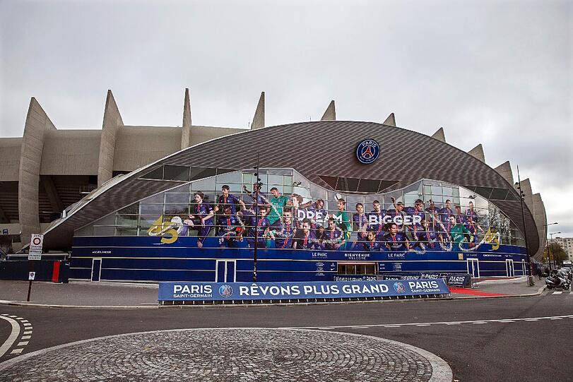 Paris (vier Gruppenspiele, ein Achtelfinale): Parc des Princes (Prinzenpark).
