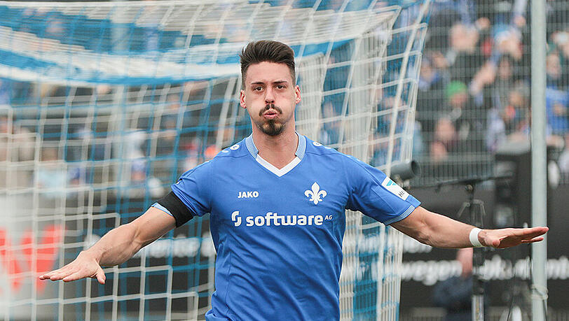 Sandro Wagner findet, dass Fußballer in der Bundesliga zu wenig Geld verdienen. Sandro Wagner findet, dass Fußballer in der Bundesliga zu wenig Geld verdienen.