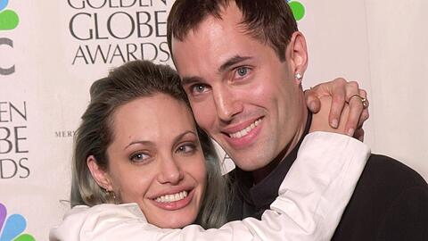 Angelina Jolie und ihre Bruder James Haven zeigten sich früher innig auf den roten Teppich und sorgten mit Küssen für etliche Schlagzeilen.