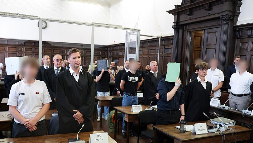 Alle Angeklagten wurden wegen Mitgliedschaft oder Unterstützung der rechten Terrorgruppe verurteilt. Alle Angeklagten wurden wegen Mitgliedschaft oder Unterstützung der rechten Terrorgruppe verurteilt.