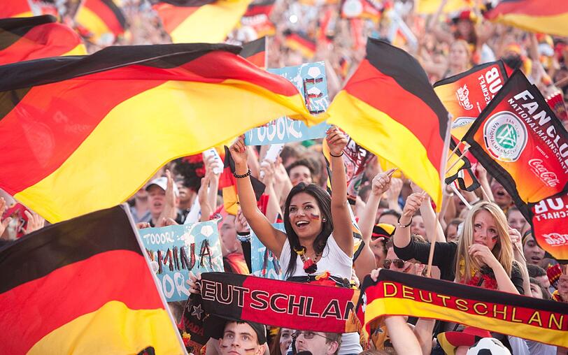 Beim 1:0 für die Deutschen kennt der Jubel dann keine Grenzen mehr.