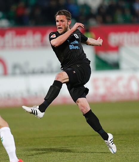 Dominik Stahl &ndash; Note 3.

Erster Einsatz von Beginn an in dieser Saison. Die fehlende Spielpraxis war ihm noch anzumerken, aber lieferte als Leader und Kampfschwein alles ab.