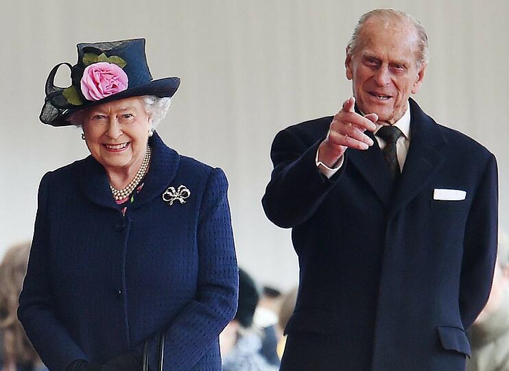 Er ist der Mann hinter seiner Frau: Prinz Philip ist gern der Spaßvogel &ndash; sein Humor und seine Art tun auch Queen Elizabeth gut.