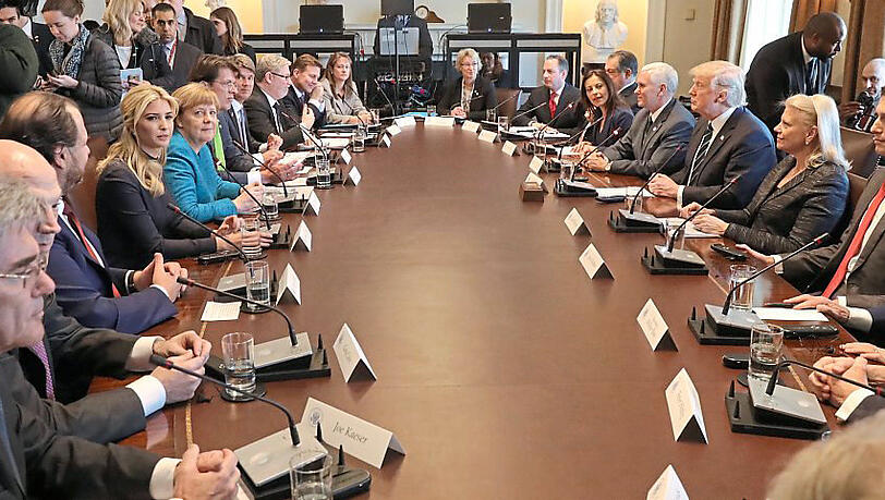 Bei Trump: Joe Kaeser (l.) im Weißen Haus mit Bundeskanzlerin Angela Merkel und einer hochrangigen deutschen Wirtschaftsdelegation.