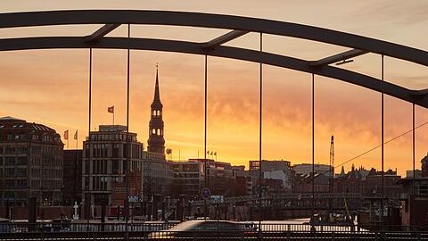Der Hamburger Hafen feiert dieses Wochenende seinen 834. Geburtstag.