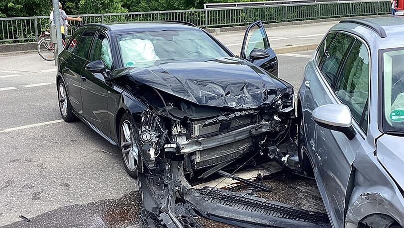 Verkehrsunfall in Fürstenried fordert zwei Verletzte.