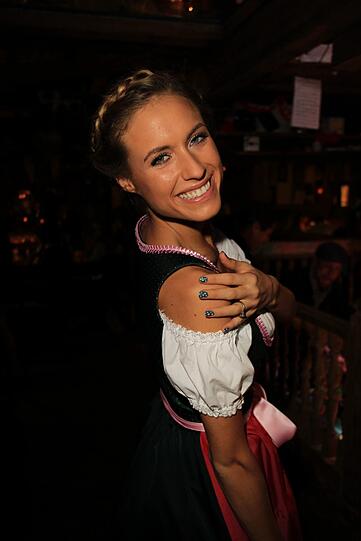 Alena Gerber im Käferzelt.