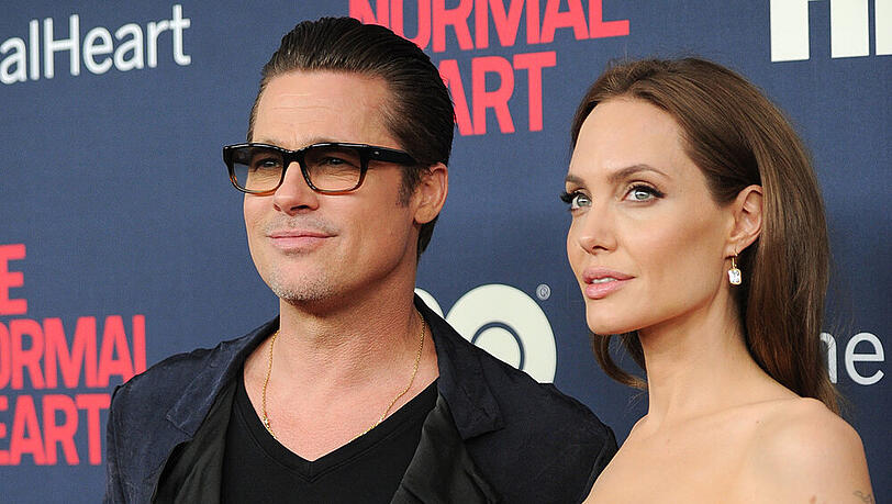 Angelina Jolie und Brad Pitt feiern ihre Flitterwochen auf einer kleinen Insel Angelina Jolie und Brad Pitt feiern ihre Flitterwochen auf einer kleinen Insel