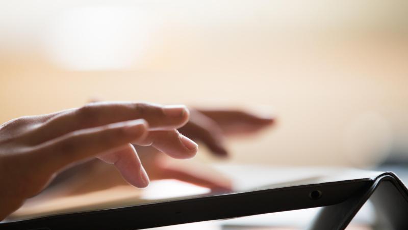 Die Vizefraktionschefin der FDP im Bundestag, Katja Suding, forderte ebenfalls Bewegung von den 16 Ministerpräsidenten: "Die Schulen warten seit über zwei Jahren auf den lange angekündigten Digitalpakt." Die Vizefraktionschefin der FDP im Bundestag, Katja Suding, forderte ebenfalls Bewegung von den 16 Ministerpräsidenten: "Die Schulen warten seit über zwei Jahren auf den lange angekündigten Digitalpakt."