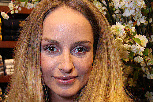Lara Joy Körner.
