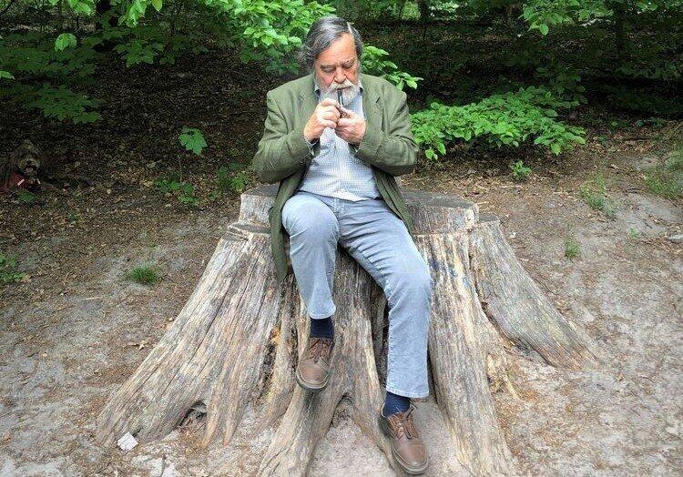 Der 82-j&auml;hrige Anglist Manfred Pfister aus Landshut hatte nach Stationen in M&uuml;nchen und Passau bis zu seiner Emeritierung 2008 eine Professur an der FU in Berlin, wo er bis heute lebt.