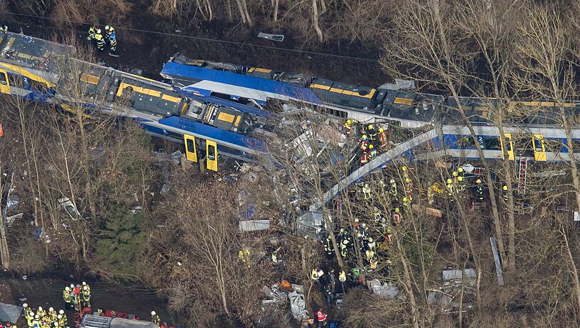 Die Bergung an der B&ouml;schung gestaltete sich schwierig. (Archivfoto)