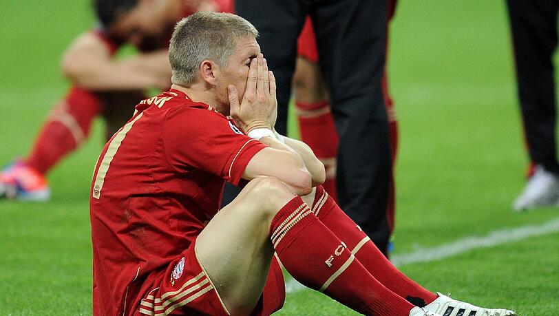 Enttäuschung pur: Bastian Schweinsteiger nach seinem verschossenen Elfmeter gegen Chelsea Enttäuschung pur: Bastian Schweinsteiger nach seinem verschossenen Elfmeter gegen Chelsea