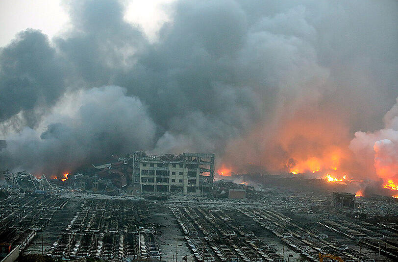 Eine gigantische Explosion hat die chinesische Hafenstadt Tianjin erschüttert. Es gibt zahlreiche Tote und Verletzte.